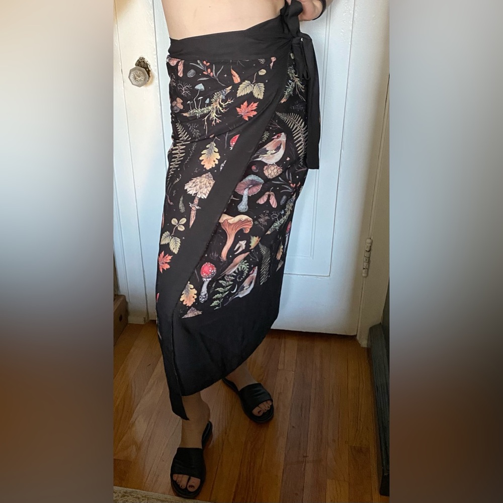 NWOT. Coramoon Cottagecore Print Beach Wrap